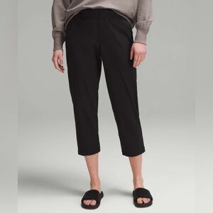 lululemon luxtreme slim-fit pull-on mid-rise cropped pant size 2